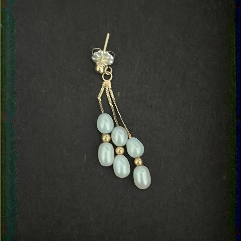 Beautiful pearl and gold post earrings